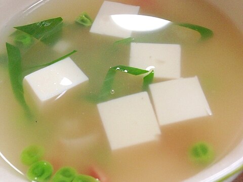 カニカマとグリーンピースと豆腐のスープ